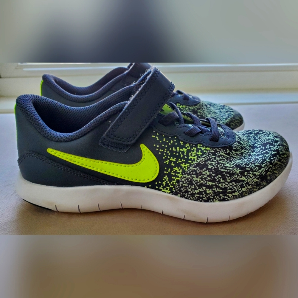 Nike Boys Size 2Y Sneakers